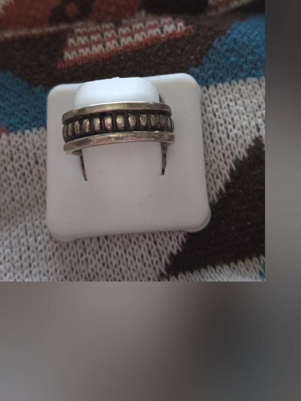 Antique-Style Silver Tone Ribbed Band Ring With Black Accent